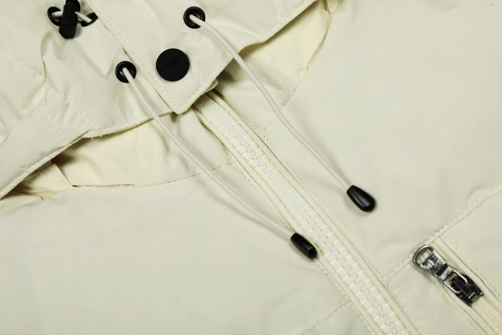P720 Top quality" Style number: 9003# [Ralph Lauren winter basic classic embroidered men's and women's couple's same style hooded down jacket] ✅Ralph Lauren American retro chest zipper high version top-fill winter down jacket ✅100% high-quality white duck down, high version top-fill capacity ✅Double-layer inner velvet to strictly prevent velvet running ✅Built-in adjustable drawstring, windproof and coldproof, considerate and in place ✅Original version The maximum size can be worn up to 200 pounds. Loose and comfortable, no pressure. ✅Same style for male and female couples. Recommended OOTD outfits in winter~ Size: S-XL Color: Black, milky white, khaki, navy blue, military green